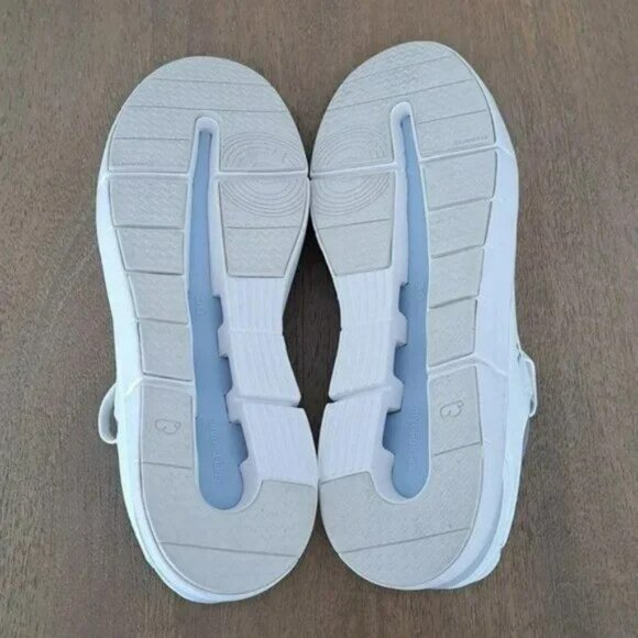 On THE ROGER Advantage - Color: White / Fossil - Size: Women 10 - Picture 8 of 9